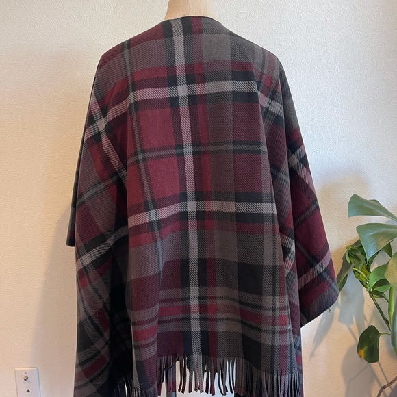 Poncho - Picture 3 of 4